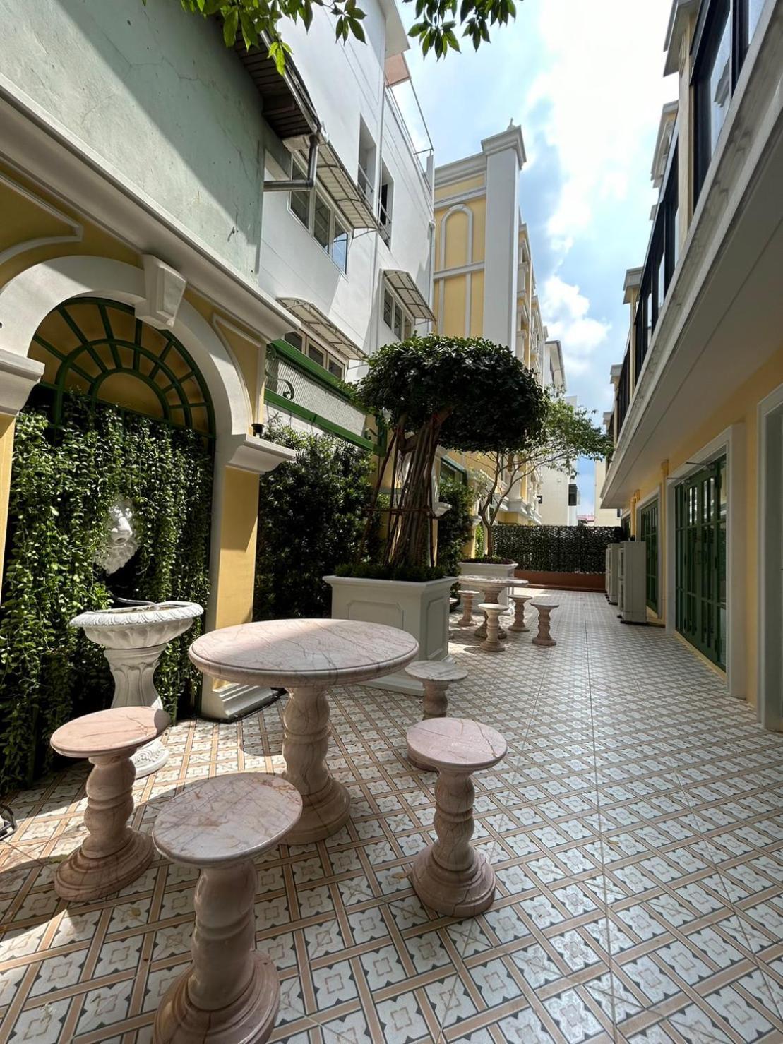 Siri Grand Bangkok Hotel Dış mekan fotoğraf