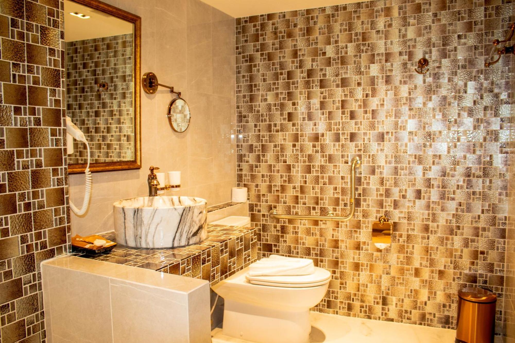 Siri Grand Bangkok Hotel Dış mekan fotoğraf