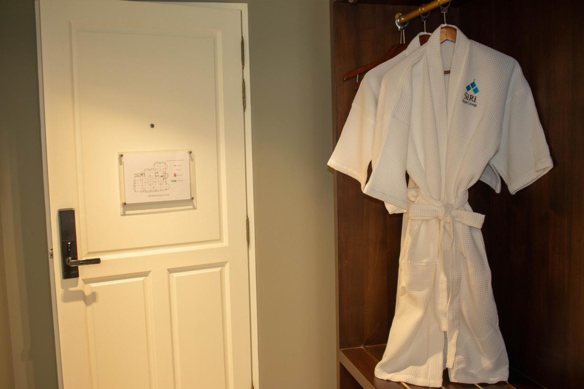Siri Grand Bangkok Hotel Dış mekan fotoğraf